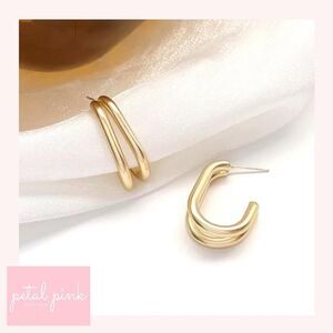 Matte Goldtone D-Shaped Stud Earrings Trending Chic